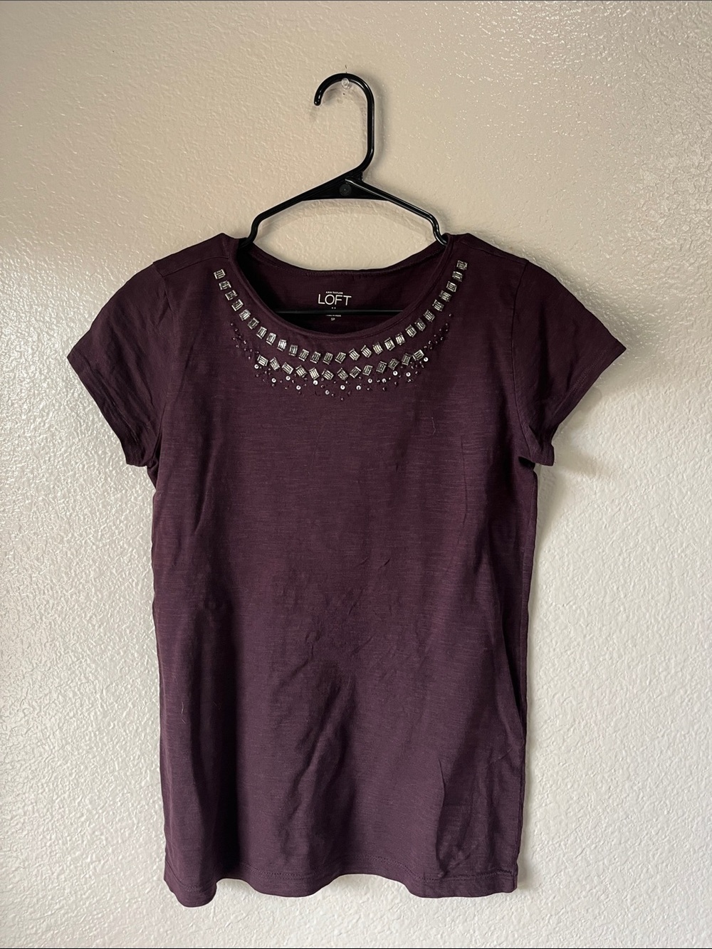 LOFT Plum Short Sleeve Top with Jewel Neckline Sz SP Lightweight Vacay